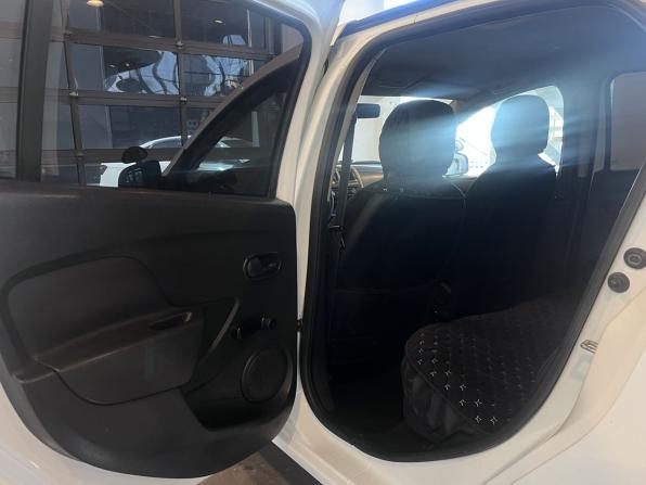 Renault Logan II с пробегом 2017 года, цена 306 200 рублей, 329356 км, седан, Автокод Объявления