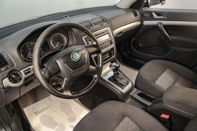 Skoda Octavia II (A5) Рестайлинг с пробегом 2012 года, цена 919 000 рублей, 237000 км, лифтбек, Автокод Объявления