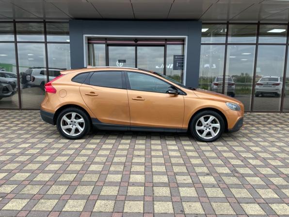 Volvo V40 Cross Country I с пробегом 2013 года, цена 1 150 000 рублей, 129417 км, хэтчбек, Автокод Объявления