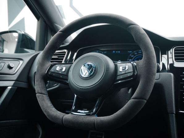 Volkswagen Golf R VII Рестайлинг с пробегом 2019 года, цена 3 550 000 рублей, 151744 км, хэтчбек, Автокод Объявления