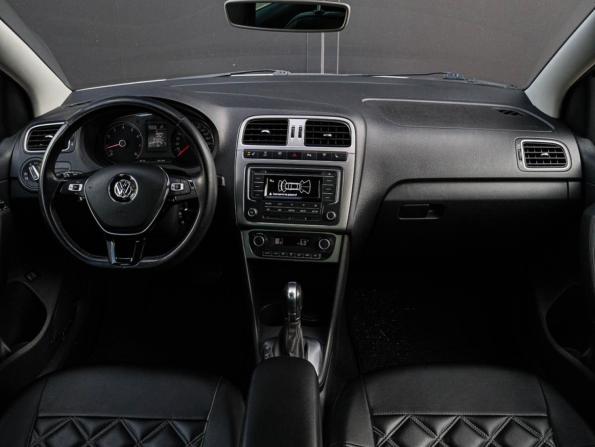 Volkswagen Polo V Рестайлинг с пробегом 2018 года, цена 1 749 000 рублей, 84023 км, седан, Автокод Объявления