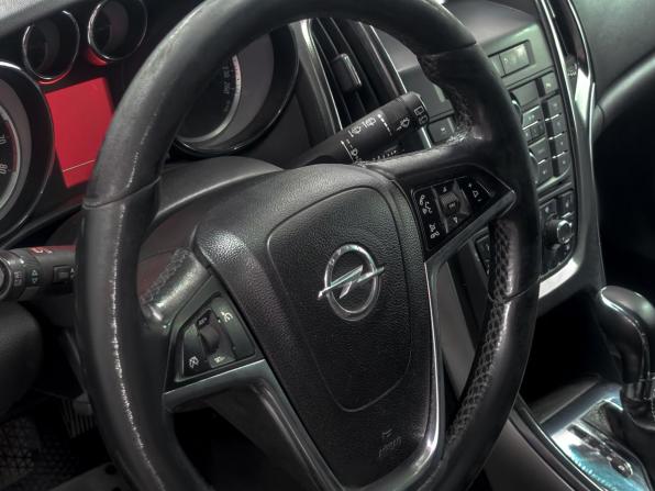 Opel Astra J с пробегом 2010 года, цена 589 900 рублей, 208000 км, универсал, Автокод Объявления