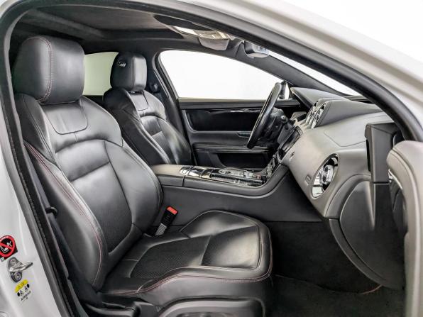 Jaguar XJ IV (X351) Рестайлинг с пробегом 2016 года, цена 3 390 000 рублей, 40122 км, седан, Автокод Объявления