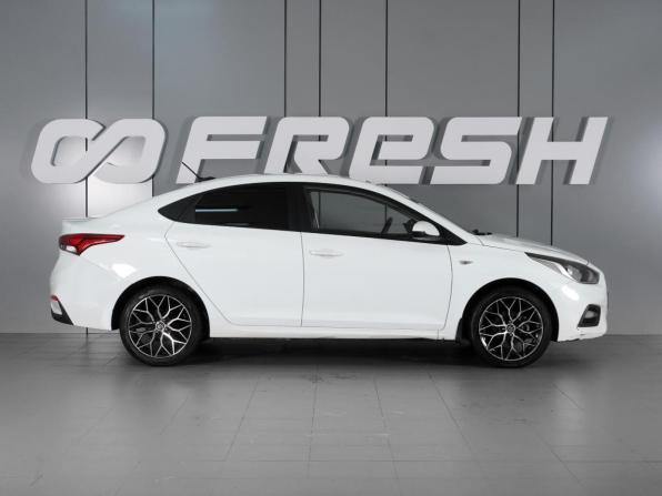 Hyundai Solaris II с пробегом 2019 года, цена 1 320 000 рублей, 184370 км, седан, Автокод Объявления