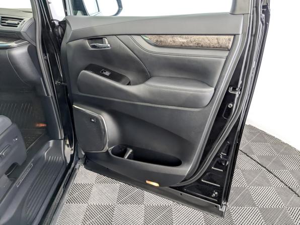 Toyota Alphard III Рестайлинг с пробегом 2021 года, цена 5 950 000 рублей, 127330 км, минивэн, Автокод Объявления