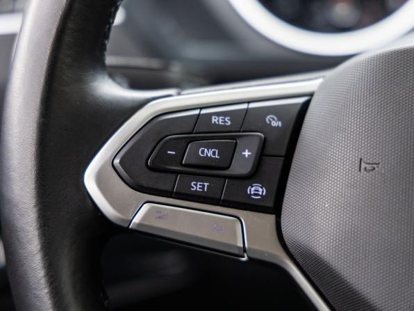 Volkswagen Tiguan II Рестайлинг с пробегом 2022 года, цена 3 048 000 рублей, 37155 км, внедорожник, Автокод Объявления
