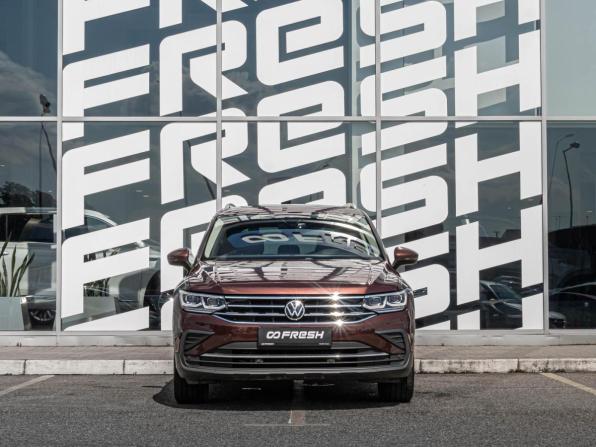 Volkswagen Tiguan II Рестайлинг с пробегом 2021 года, цена 3 140 000 рублей, 53626 км, внедорожник, Автокод Объявления