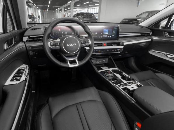 Kia K5 III Рестайлинг с пробегом 2026 года, цена 4 900 000 рублей, 15 км, седан, Автокод Объявления