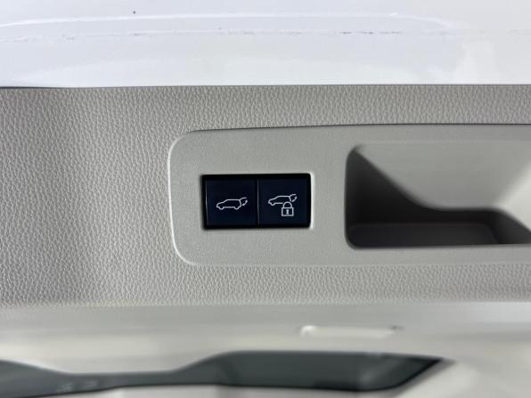 Toyota Land Cruiser 300 Series с пробегом 2022 года, цена 8 500 000 рублей, 122410 км, внедорожник, Автокод Объявления