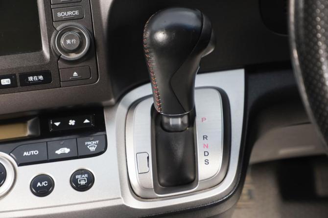 Honda Stream II Рестайлинг с пробегом 2011 года, цена 1 299 000 рублей, 124003 км, компактвэн, Автокод Объявления