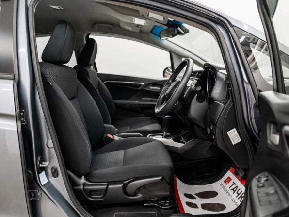 Honda Fit III Рестайлинг с пробегом 2018 года, цена 1 230 000 рублей, 68227 км, хэтчбек, Автокод Объявления