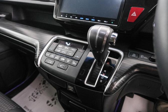Honda Stepwgn V с пробегом 2017 года, цена 2 149 000 рублей, 109950 км, минивэн, Автокод Объявления