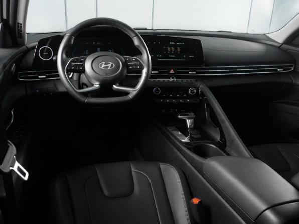 Hyundai Elantra VII (CN7) Рестайлинг с пробегом 2024 года, цена 2 250 000 рублей, 12209 км, седан, Автокод Объявления
