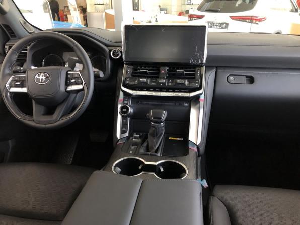 Новый Toyota Land Cruiser 300 Series 2021 года, цена 63 000 рублей, внедорожник, Автокод Объявления