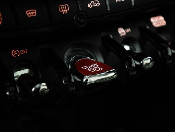 Mini Hatch III (F55/F56) Рестайлинг 2 с пробегом 2021 года, цена 2 649 700 рублей, 40838 км, хэтчбек, Автокод Объявления