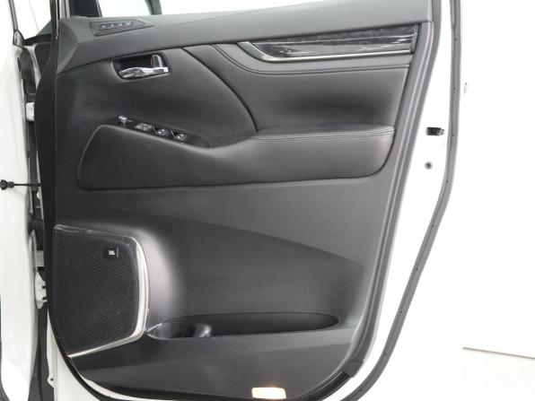 Toyota Vellfire II Рестайлинг с пробегом 2019 года, цена 4 920 000 рублей, 102000 км, минивэн, Автокод Объявления
