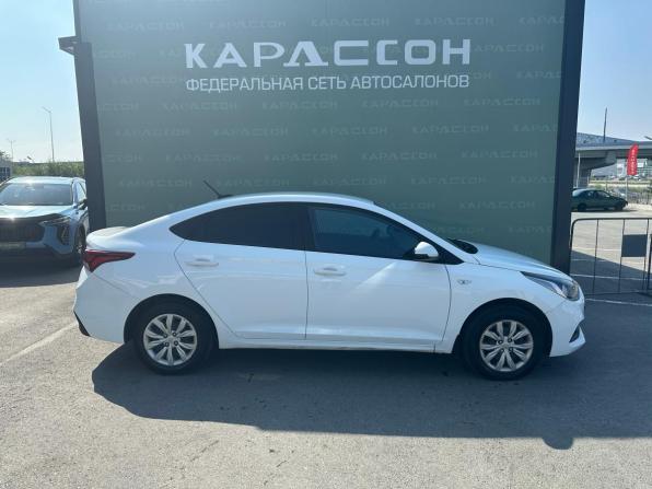 Hyundai Solaris II с пробегом 2019 года, цена 945 000 рублей, 95805 км, седан, Автокод Объявления