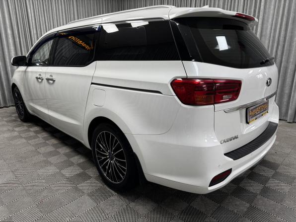 Kia Carnival III с пробегом 2018 года, цена 2 610 000 рублей, 132621 км, минивэн, Автокод Объявления