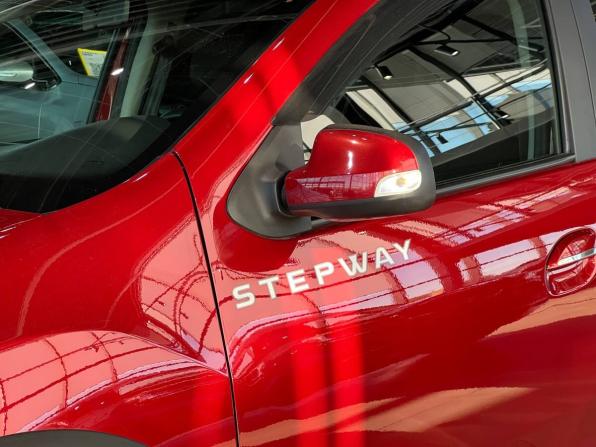 Renault Sandero II Рестайлинг с пробегом 2019 года, цена 1 350 000 рублей, 55700 км, хэтчбек, Автокод Объявления