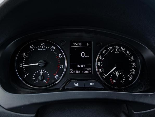 Skoda Rapid I с пробегом 2014 года, цена 849 000 рублей, 224488 км, лифтбек, Автокод Объявления