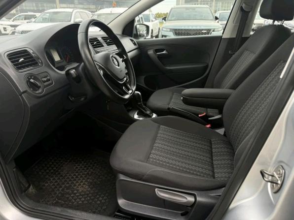 Volkswagen Polo V Рестайлинг с пробегом 2017 года, цена 1 235 000 рублей, 84008 км, седан, Автокод Объявления