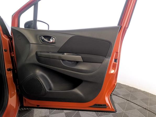 Renault Kaptur I с пробегом 2018 года, цена 1 335 000 рублей, 77744 км, внедорожник, Автокод Объявления