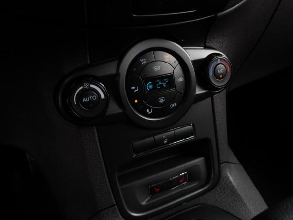 Ford Fiesta Mk6 Рестайлинг с пробегом 2017 года, цена 954 000 рублей, 72301 км, хэтчбек, Автокод Объявления