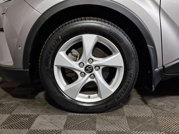 Toyota C-HR I с пробегом 2019 года, цена 2 349 000 рублей, 31120 км, внедорожник, Автокод Объявления