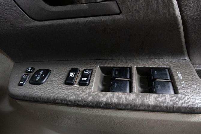 Toyota Noah II (R70) с пробегом 2009 года, цена 1 299 000 рублей, 123500 км, минивэн, Автокод Объявления