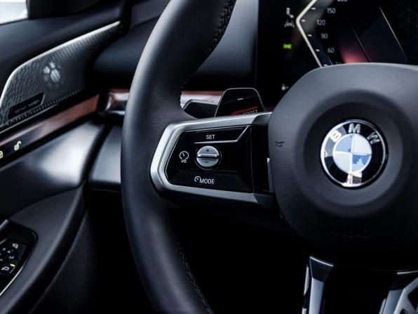 BMW 5 серии VIII (G60/G61/G68) с пробегом 2025 года, цена 8 490 000 рублей, 18 км, седан, Автокод Объявления