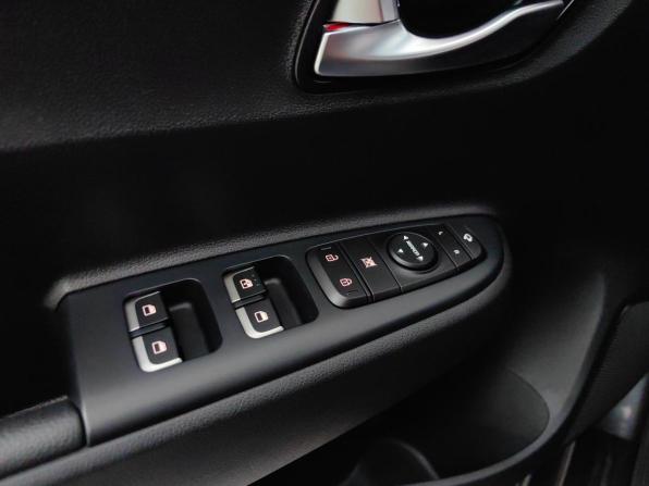 Kia Rio IV Рестайлинг с пробегом 2021 года, цена 2 084 000 рублей, 34000 км, хэтчбек, Автокод Объявления