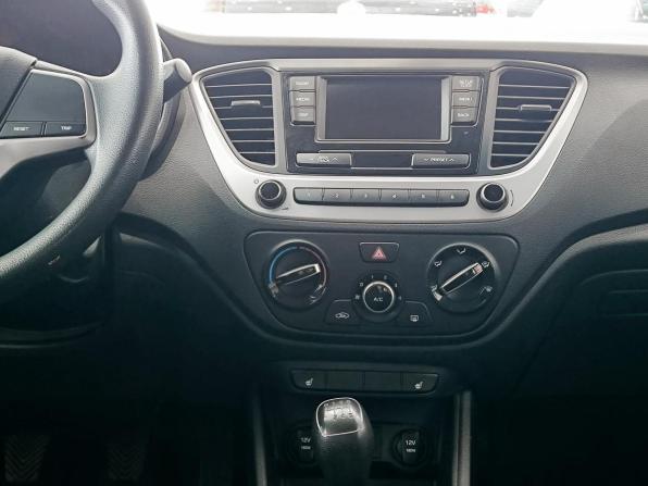 Hyundai Solaris II с пробегом 2017 года, цена 1 099 000 рублей, 101950 км, седан, Автокод Объявления