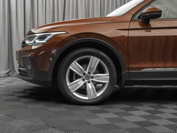 Volkswagen Tiguan II Рестайлинг с пробегом 2021 года, цена 2 860 000 рублей, 65182 км, внедорожник, Автокод Объявления