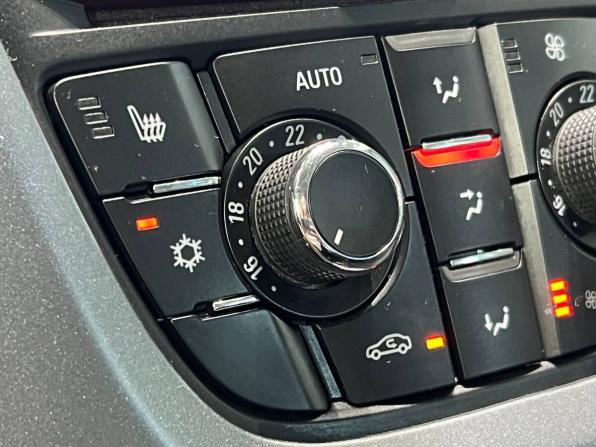Opel Astra J Рестайлинг с пробегом 2012 года, цена 1 120 000 рублей, 103434 км, хэтчбек, Автокод Объявления