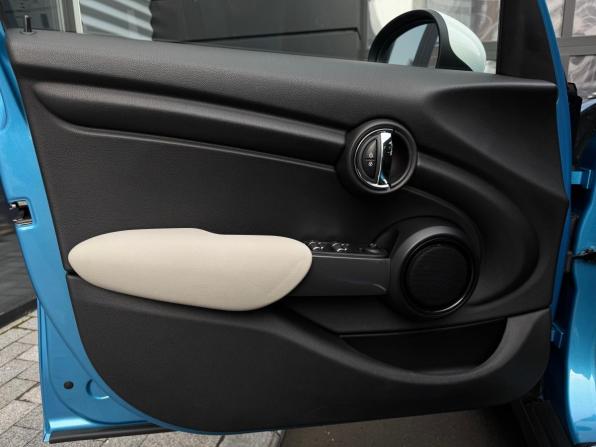 Mini Hatch III (F55/F56) с пробегом 2017 года, цена 1 490 000 рублей, 54042 км, хэтчбек, Автокод Объявления