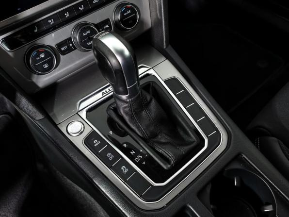 Volkswagen Passat B8 с пробегом 2017 года, цена 2 290 000 рублей, 172000 км, универсал, Автокод Объявления