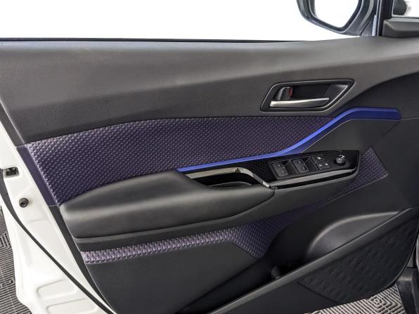 Toyota C-HR I Рестайлинг с пробегом 2021 года, цена 2 649 000 рублей, 47653 км, внедорожник, Автокод Объявления