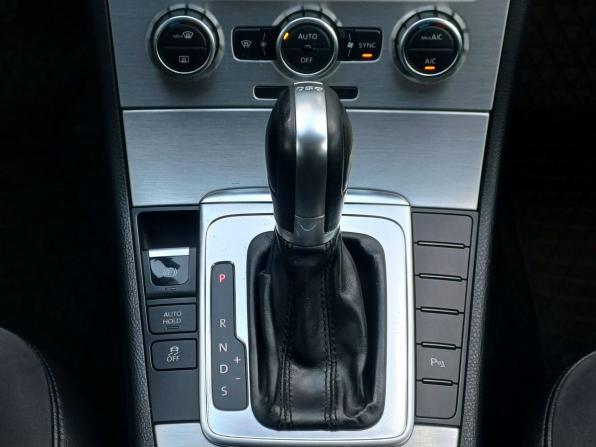 Volkswagen Passat B7 с пробегом 2014 года, цена 849 000 рублей, 337966 км, седан, Автокод Объявления