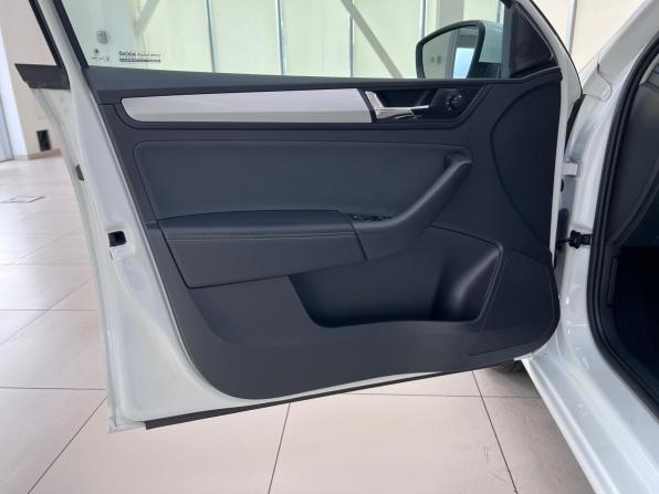 Skoda Rapid I Рестайлинг с пробегом 2019 года, цена 1 380 000 рублей, 87997 км, лифтбек, Автокод Объявления