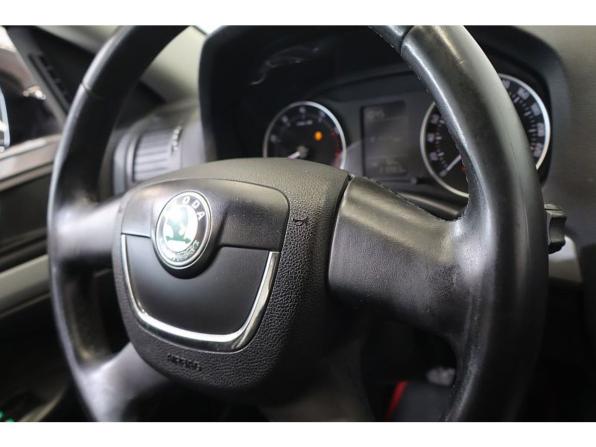 Skoda Octavia II (A5) Рестайлинг с пробегом 2012 года, цена 579 000 рублей, 210959 км, лифтбек, Автокод Объявления