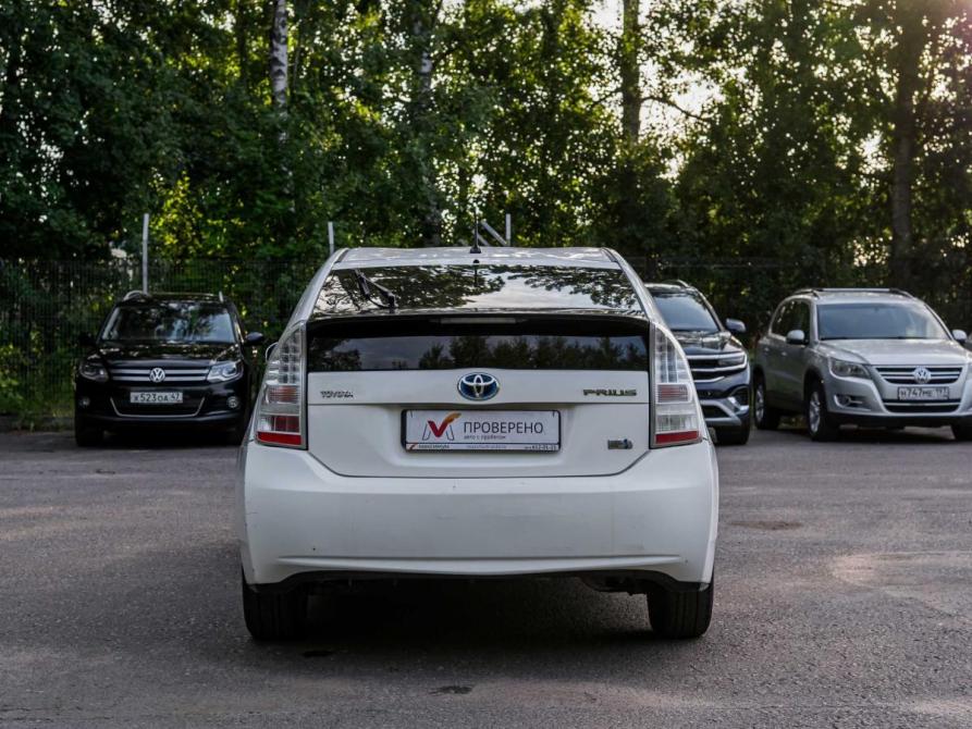 Toyota Prius III (XW30) Санкт-Петербург  - изображение 4