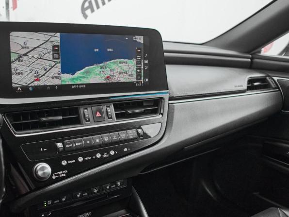 Lexus ES VII с пробегом 2021 года, цена 3 790 000 рублей, 68951 км, седан, Автокод Объявления