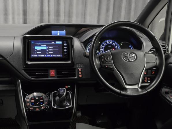 Toyota Esquire I с пробегом 2015 года, цена 1 849 000 рублей, 157000 км, минивэн, Автокод Объявления