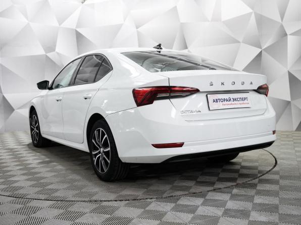 Skoda Octavia IV (A8) с пробегом 2021 года, цена 2 373 000 рублей, 52100 км, лифтбек, Автокод Объявления
