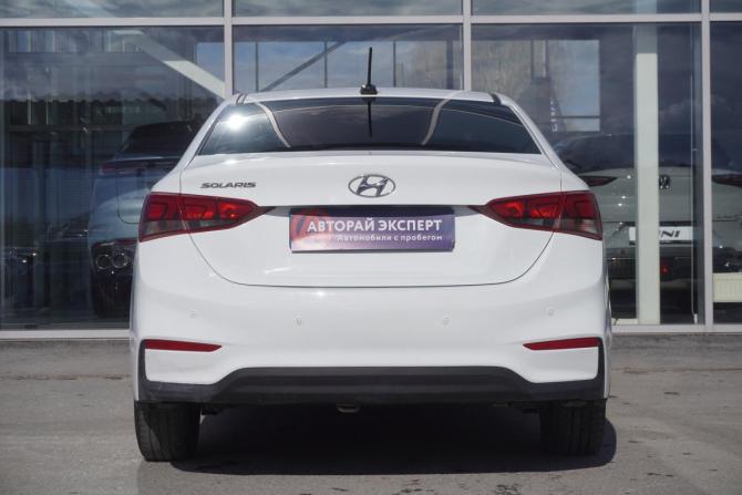 Hyundai Solaris II с пробегом 2017 года, цена 1 075 000 рублей, 185383 км, седан, Автокод Объявления