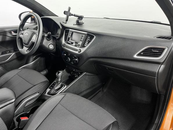 Hyundai Solaris II с пробегом 2018 года, цена 899 000 рублей, 124518 км, седан, Автокод Объявления