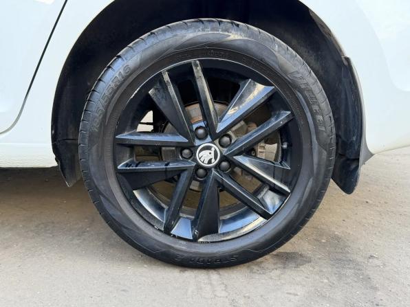 Skoda Rapid I Рестайлинг с пробегом 2019 года, цена 1 275 000 рублей, 132039 км, лифтбек, Автокод Объявления