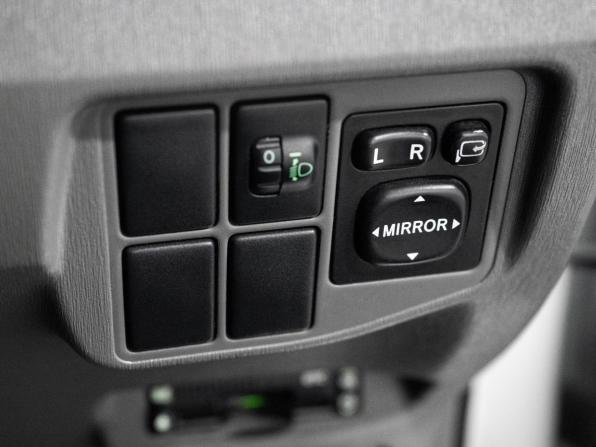 Toyota Prius III (XW30) с пробегом 2011 года, цена 900 000 рублей, 281102 км, лифтбек, Автокод Объявления