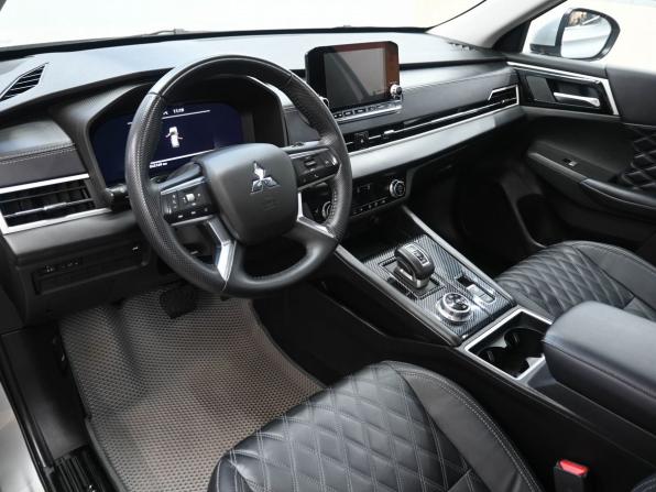 Mitsubishi Outlander IV с пробегом 2022 года, цена 4 249 900 рублей, 45125 км, внедорожник, Автокод Объявления