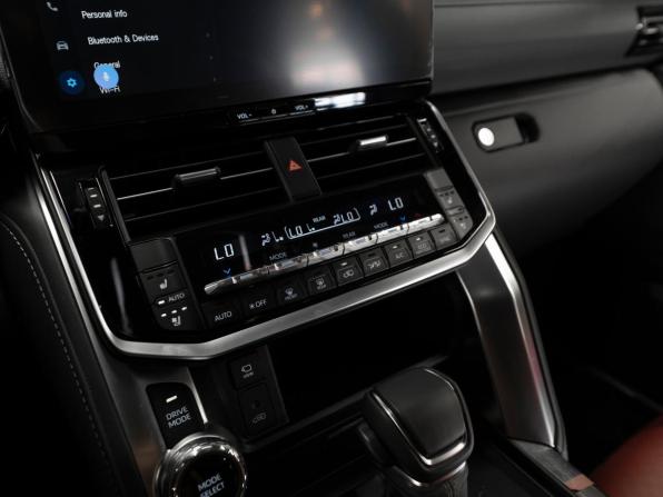 Toyota Land Cruiser 300 Series с пробегом 2025 года, цена 14 850 000 рублей, 35 км, внедорожник, Автокод Объявления